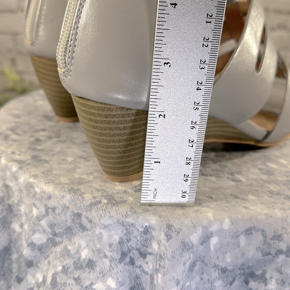 Charming Lady Gray Open Toe Multi-Band Low Wedge Dress Sandals WMS 11M🩶NWOT🩶 - Picture 7 of 10